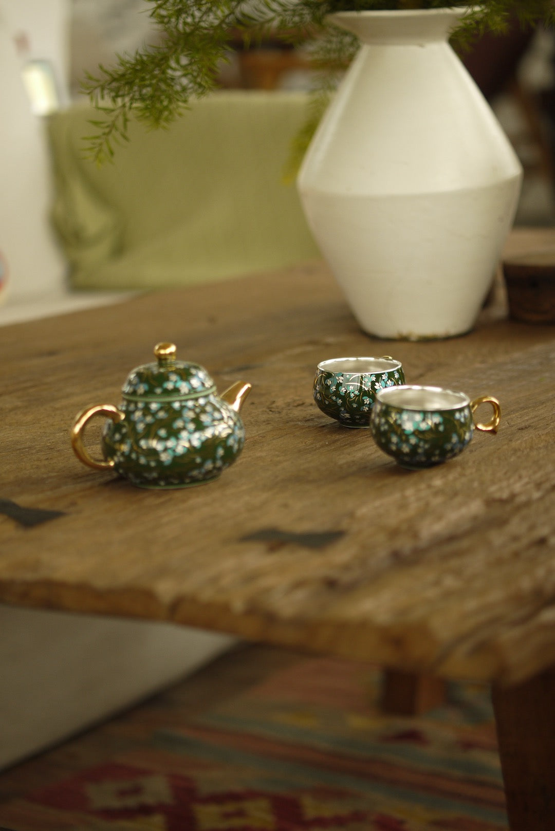 Dehua Porcelain Handcrafted Vintage Style Emerald Siting Teapot|BestCeramics