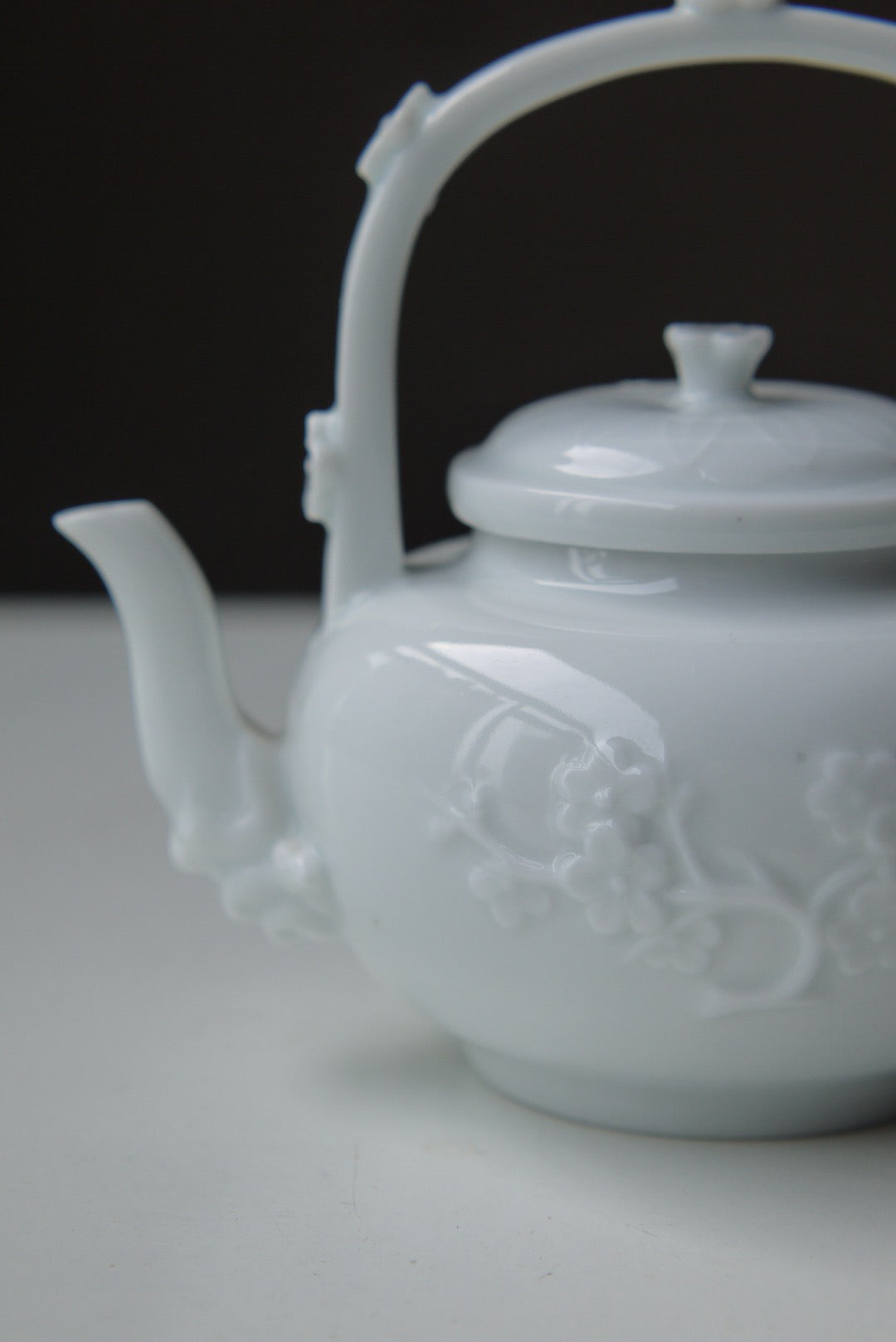 Vintage Dehua Blanc De Chine Plum Blossom Carrying Handle Porcelain Teapot|BestCeramics
