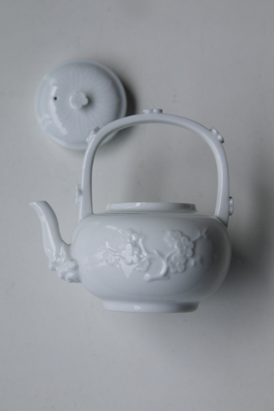 Vintage Dehua Blanc De Chine Plum Blossom Carrying Handle  Porcelain Teapot|BestCeramics