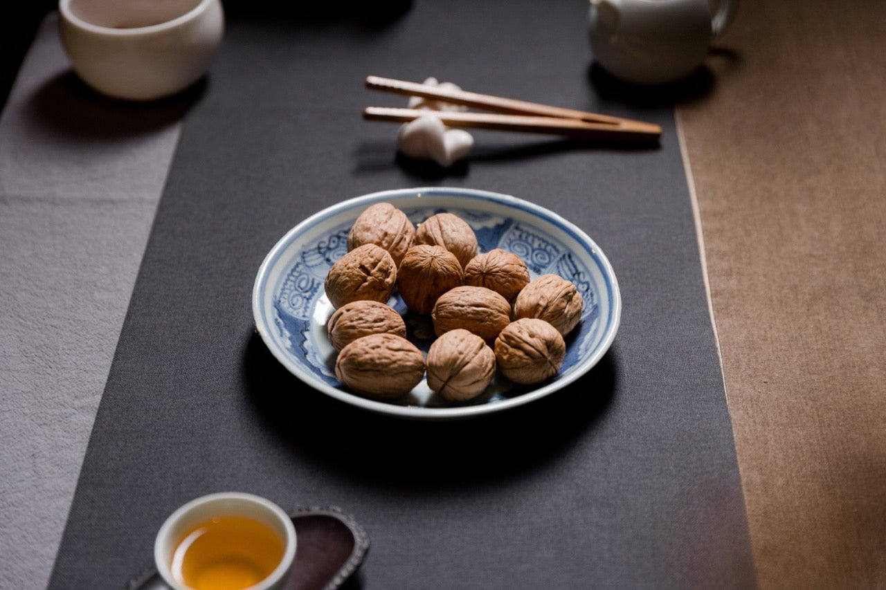 Aged qinghua plate