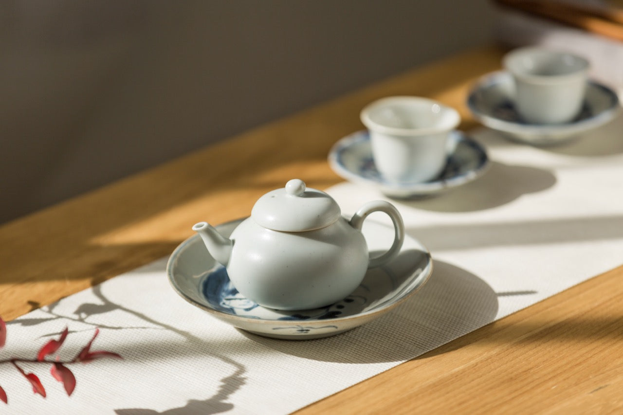 Traditional Style Teapot