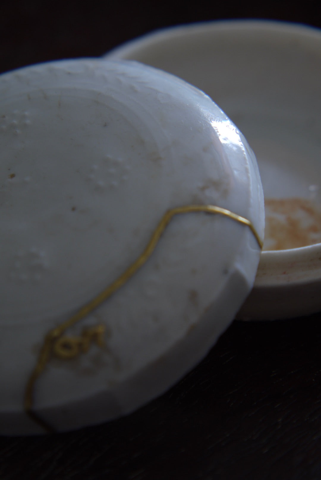 Antique Dehua Porcelain Of Qing Dynasty Box With Kintsugi BestCeramics