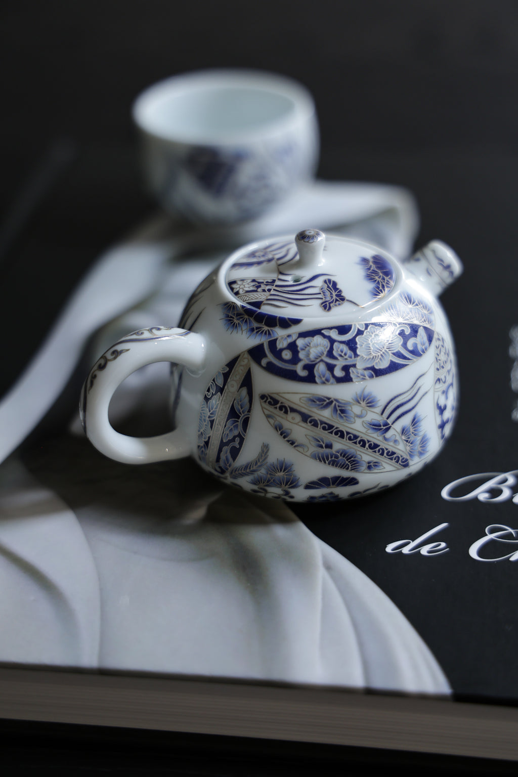 Taiwu Blue Tide Set | Artisan Blue-White Porcelain for Mindful Tea