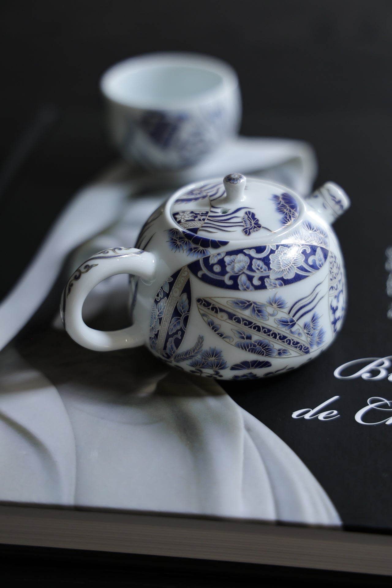 Taiwu Blue Tide Set | Artisan Blue-White Porcelain for Mindful Tea