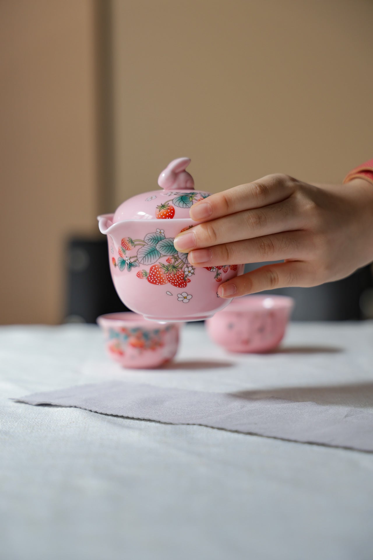 Strawberry Garden Portable Tea Set | 1 Pot 2 Cups Quick-Brew Kit