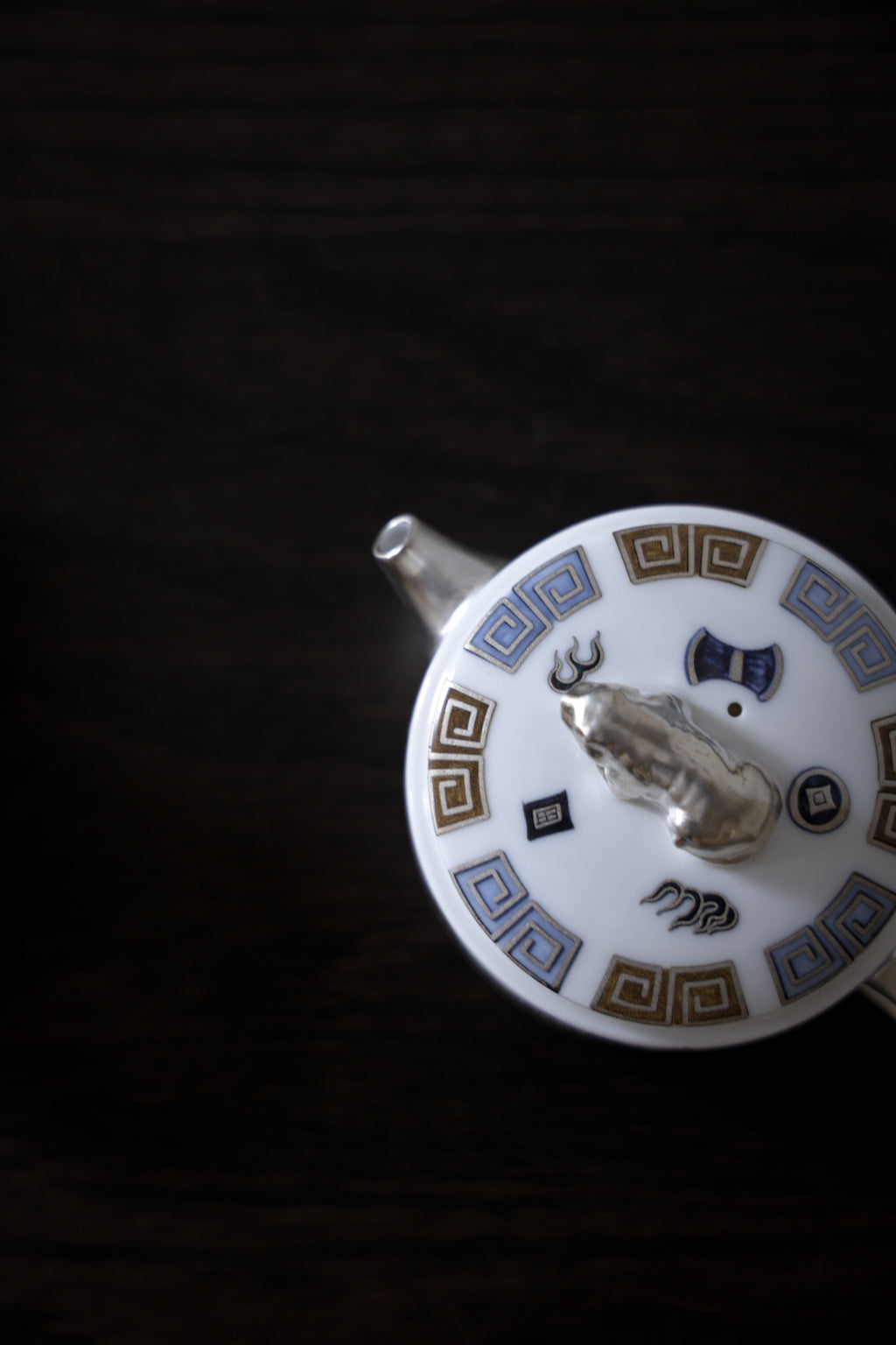 Luxury Porcelain Tea Set with Silver Lion Finial & 2 Cups|Best Ceramics