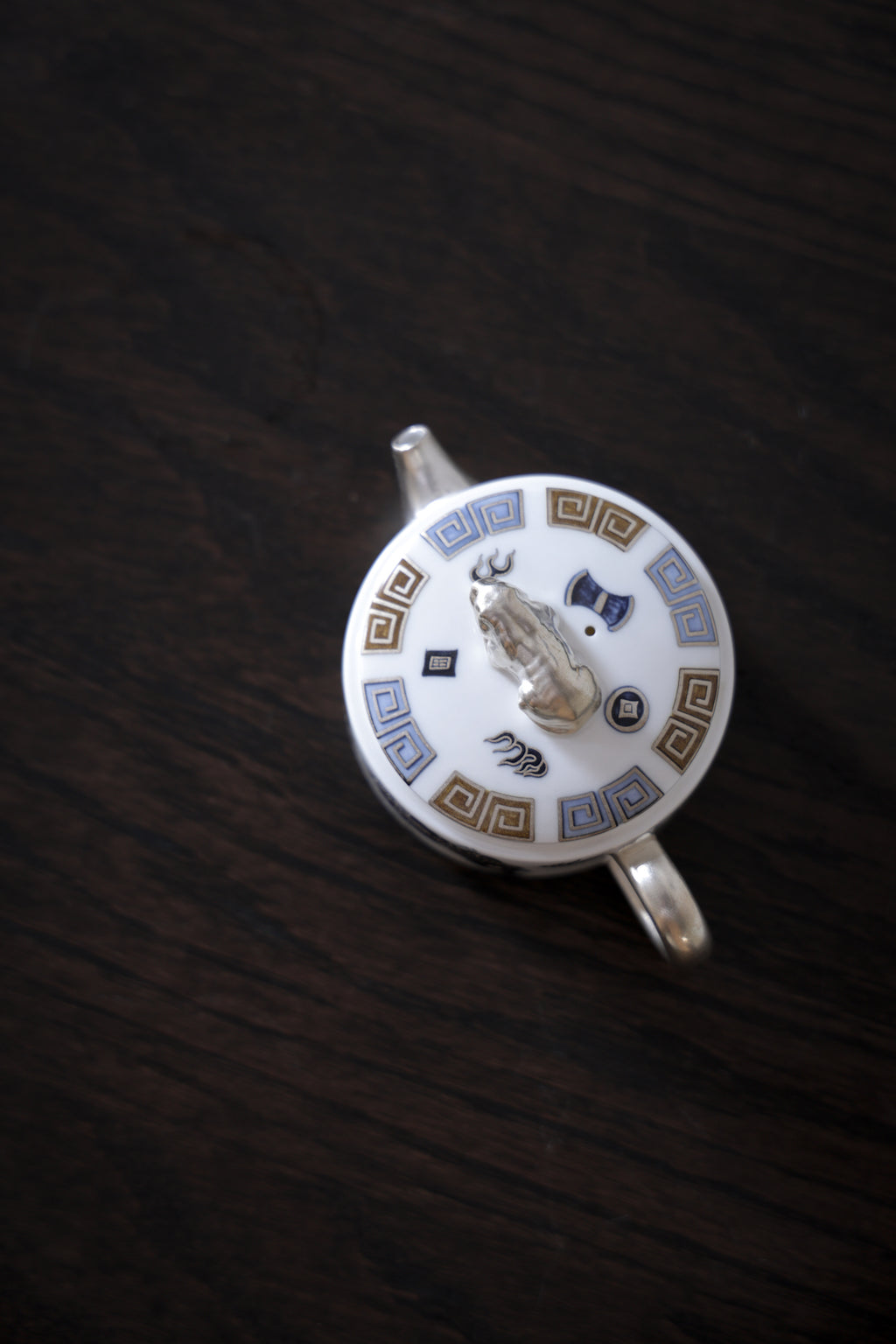 Luxury Porcelain Tea Set with Silver Lion Finial & 2 Cups|Best Ceramics