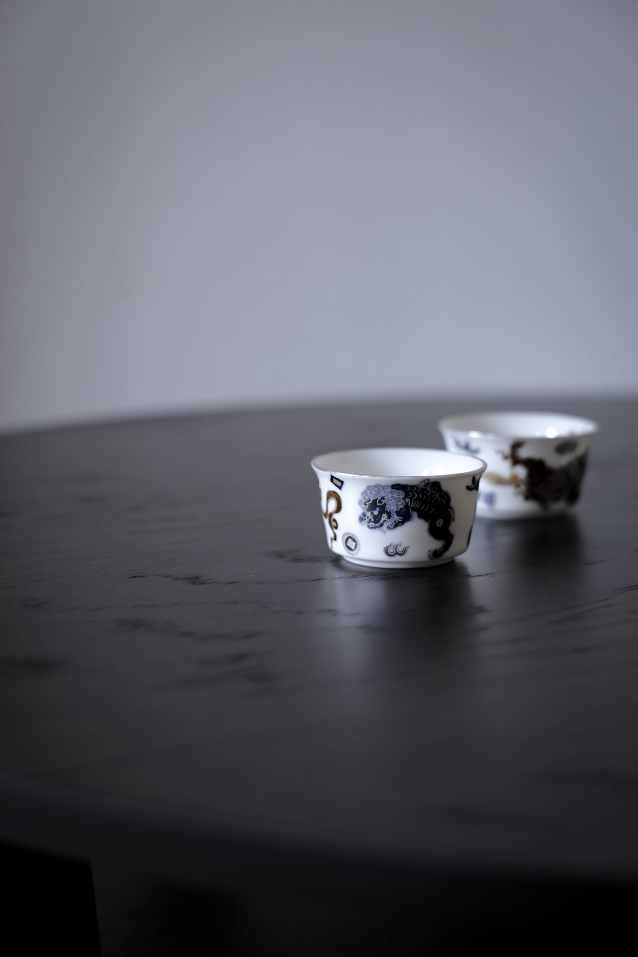 Luxury Porcelain Tea Set with Silver Lion Finial & 2 Cups|Best Ceramics