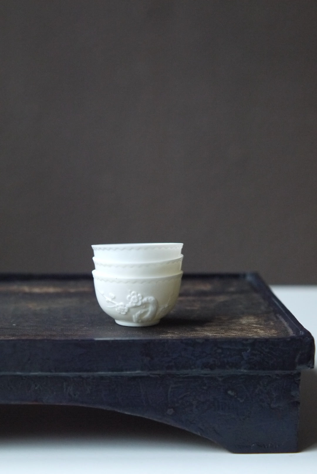 Dehua Vintage Style Sculptured White Porcelain Gongfu Teacup Set Best Ceramics
