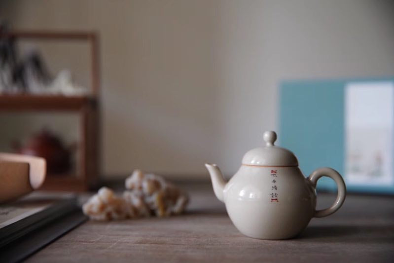 Handmade Chinese Calligraphy Style Gongfu Oolong Teapot|Best Ceramics