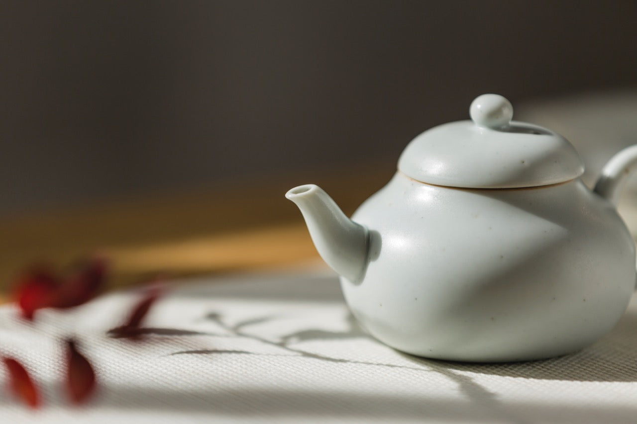 Traditional Style Teapot 
